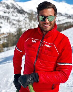 Loïc Fiorelli Instagram - Derniers moments sur les pistes de @vars_fob ❄️⛷ #ski #vars #mountains #frenchalps #sun #snow #red #ESF #hellyhansen