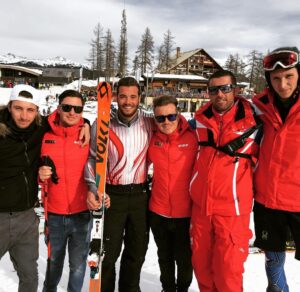 Loïc Fiorelli Instagram - Examen de ski réussi! Très heureux! Ne jamais rien lâcher. Merci à mes amis de m'avoir soutenu!! 💪👍👌❤️ #esf #vars @jorisgbn @trabuc__  @hugo.vallet
