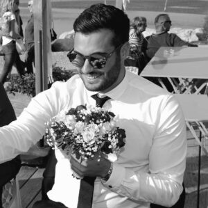 Loïc Fiorelli Instagram - Joyeuse Saint Valentin à tous! 💐🌹