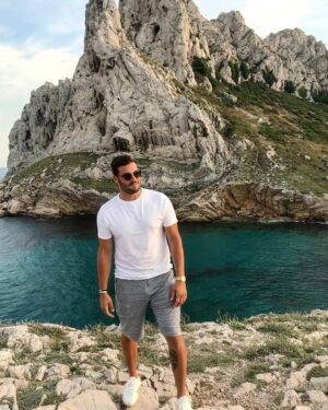 Loïc Fiorelli Instagram - La plus belle ville du monde ❤️ #marseille #france #sea #blue #happy #nature #beautiful
