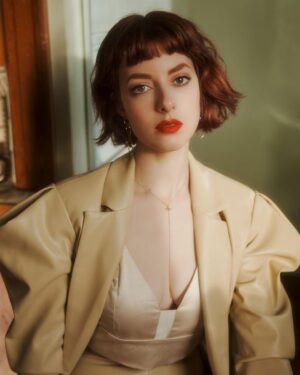 Lola Blanc Instagram - I like the internet less and less but here I am, using it again! Photo by @mikeypiliero