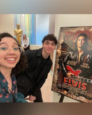 Lori Mae Hernandez Instagram - ✨ELVIS✨ Breathtaking movie!! Outstanding performance by @austinbutler !! And he was super nice!! Super fun night!! What more could you ask for!! What’s your favorite elvis song?! 🌟 #elvismovie #elvispresley #elvis #sagawards #sag #oscars