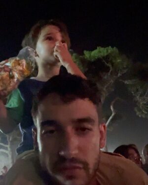 Luís Marvão Instagram - Primeiro festival dos nossos 2 piratas! Se foi um desafio? Sim! Se valeu a pena? Valeu! 🙏🏻🙏🏻🙏🏻 Estamos sempre a querer construir diferentes memórias com eles (mesmo que isso signifique ter que explicar 1538 vezes que não podem correr quando estamos no meio duma multidão, ter que relembrar 300 vezes que se quiserem fazer xixi têm que nos avisar, etc etc) 🙃 
Com isto tudo as nossas cavalitas foram casa para eles estes dias e apesar de todas as dores de costas, eles cantaram, dançaram e viram os artistas de muitas músicas preferidas deles e isso foi incrível!!! 😍😍😍
#soldacaparica #guicos #zema #malu