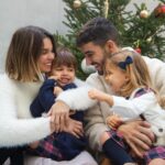 Luís Marvão Instagram – “Pinheirinho, Pinheirinho dos ramos verdinhos” foi a banda sonora dos nossos pequenos para este momento. 🌲🌲
O nosso Natal ganhou mais brilho e sentido quando eles nasceram. 😍
E não podíamos escolher outros fatinhos que não os da Chicco, já é tradição de família! 🫶🏻
#LiveItLoveIt #WeLoveChicco
📸 @margaridaespanha