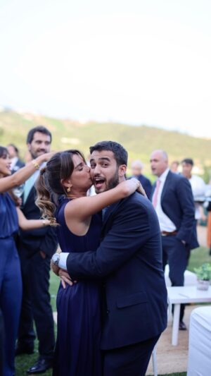 Luís Marvão Instagram - Meu Amor, serve este vídeo para te dizer muitas coisas que sei que já sabes e que tento mostrar todos os dias ao ter a sorte de estar ao teu lado! Há quase 10 anos que te conheço, que sei o que tens na tua cabeça, mais mais importante o que tens no teu coração! Há quase 10 anos que sinto o teu amor sem limites, a tua generosidade, a tua palavra amiga sempre na altura certa. Penso que me repito todos os anos nesta altura, mas nunca é demais repetir que és a pessoa mais bonita e forte que já conheci (assim nunca te esqueces). Estou tão mas tão orgulhoso do caminho que tens traçado, da voz que cada vez mais queres soltar cá para fora! Essa voz só grita Amor e é tão bonito mais pessoas poderem ouvi-la como eu! O mundo vai se apaixonar por ti! Eu estarei aqui sempre para te apoiar, encorajar, ver, decifrar, chegar até ao teu coração, aplaudir e amparar sempre que tiveres um tombo! Amo-te mais que tudo na vida e quero dar te a mão para sempre, até sermos velhinhos com quase 110 anos! Parabéns linda, parabéns, parabéns e obrigado por me teres escolhido para te acompanhar! Sou mesmo um abençoado! Obrigado! 🧡🧡🧡🧡
