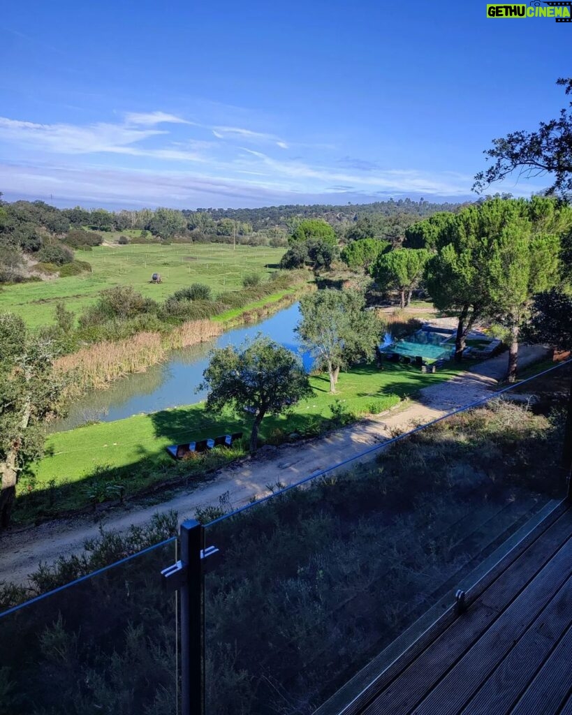 Luís Simões Instagram - Vou só ali escapar-me um bocadinho para regular os níveis. #weekend #getaway #farmvibes #nature #relax #meditation #goodvibes