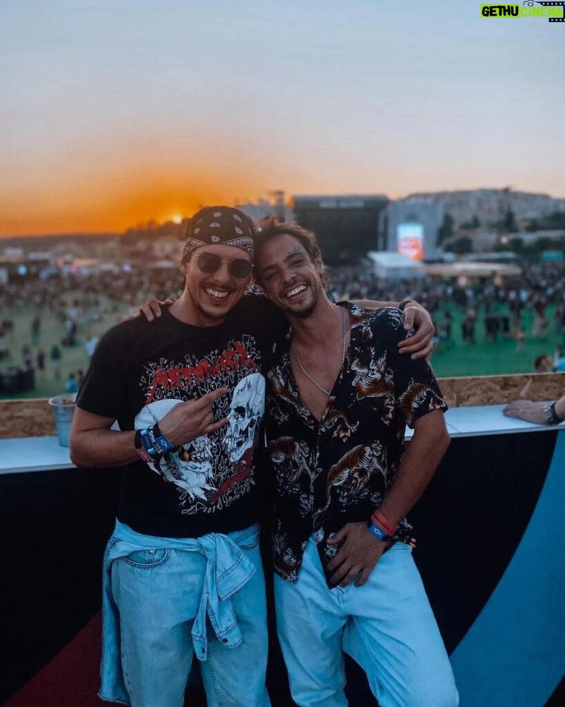 Luís Simões Instagram - O regresso mais desejado de sempre... foram 4 dias intensivos! 🤟😜🕺 @nosportugal @nos_alive #NOS #palcoNOS #NOSALIVE #festival #music #friends #goodvibes NOS Alive