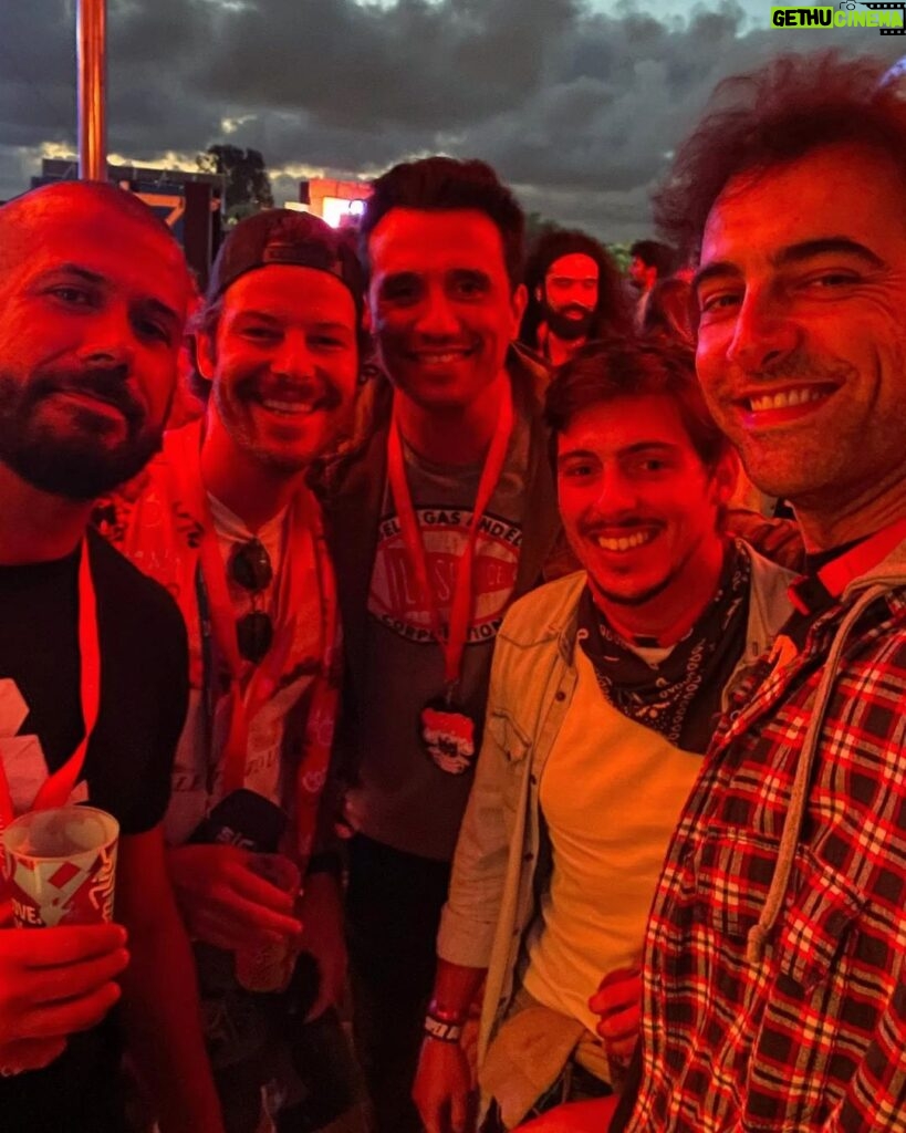 Luís Simões Instagram - Já fui 🤘😜 @rockinriolisboa Ph @selfie.iol.pt @gameiroines @biatrix.lourix #summer #rir #rockinriolisboa #festival #music #friends #goodvibes Rock in Rio Lisboa