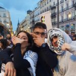 Lucía Martín Abello Instagram - Hoy y siempre: ¡𝐐𝐮𝐞 𝐯𝐢𝐯𝐚 𝐥𝐚 𝐥𝐮𝐜𝐡𝐚 𝐝𝐞𝐥 𝐩𝐮𝐞𝐛𝐥𝐨 𝐩𝐚𝐥𝐞𝐬𝐭𝐢𝐧𝐨! ✊🏼🇵🇸 #freepalestine #palestinalibre #gazagenocide #stopgenocide #stopbombinggaza🇵🇸