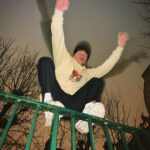 Lucas Hauchard Instagram - nouveau drop ‘CALL YOKO’ dispo lien en bio ✌🏻 (livraison garantie avant Noël pour toute commande passée avant le 20 Décembre)