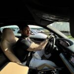 Lucas Lucco Instagram - Por esses dias eu tô com a nova Cayenne S by @porschebexp que tá com um motor v8 absurdo. Indo ao contrário da tendência dos híbridos/elétricos. Vcs acham que motores como esse vão ser cada vez mais raros?