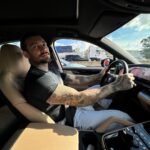 Lucas Lucco Instagram - Por esses dias eu tô com a nova Cayenne S by @porschebexp que tá com um motor v8 absurdo. Indo ao contrário da tendência dos híbridos/elétricos. Vcs acham que motores como esse vão ser cada vez mais raros?