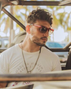 Lucas Viana Instagram - Me aventurando nesse paraíso 😎🌴 Conta aí que eu quero saber, de qual lugar do mundo você é?