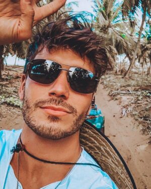 Lucas Viana Instagram - Uma "selfim" no meio da aventura de quadriciclo pra perguntar: o que vcs estão aprontando nesse final de semana? Tô de olho viu 👀