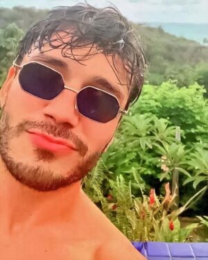 Lucas Viana Instagram - To vivendo... depois vejo se deu certo 😏