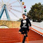 Lucas Viana Instagram - "Te quero ao vivo e a cores aqui.." 🎵💜 Hopi Hari