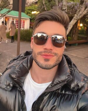 Lucas Viana Instagram - É galera, vim pra Gramado pra ver a neve mas ficou só na expectativa mesmo.. 😂 de qualquer forma, foi demais participar pela primeira vez do Festival de Cinema! Agora bora voltar pra SP que a labuta nos espera 😅💪🏻