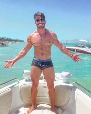 Lucas Viana Instagram - Live your life with arms wide open! Tô chegando errejota 🔥