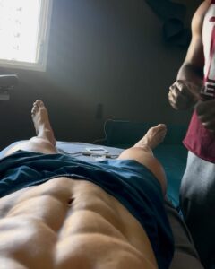 Lucas Viana Instagram - Registro para lembrar a mim mesmo o poder da disciplina diária. A dedicação é sempre recompensada e o melhor presente que podemos nos dar é cuidarmos da nossa saúde. Projeto verão é bacana, mas ainda mais incrível é levar o “foco” como um estilo de vida! Quem tá comigo? 👊🏻 São Paulo, Brazil