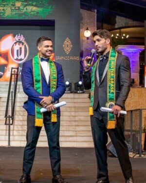 Lucas Viana Instagram - Logo logo completo mais um ano de vida e não tem nada melhor do que relembrar momentos marcantes! #TBT de quando apresentei a última edição do @missemisterbrasil e ainda fui honrado com o título de embaixador do concurso, se tornando minha 8ª faixa! Coração se enche de gratidão a Deus por tudo que ele tem realizado na minha trajetória 🙏🏻❤️