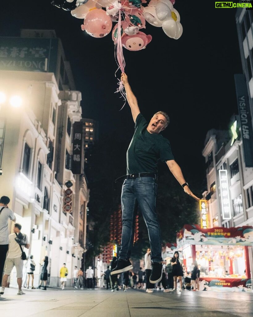 Luciano Huck Instagram - Alguns registros da nossa passagem pela China. Foi uma experiência incrível. Breve no @domingao 📸 @isthisreal China中国