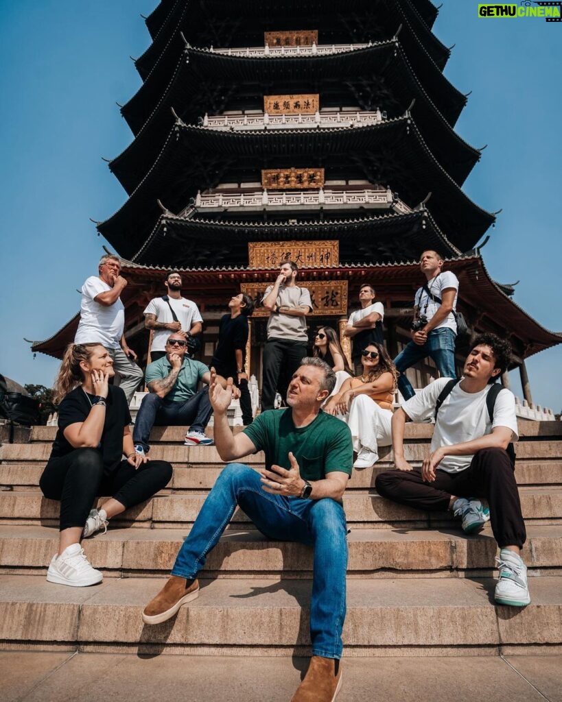 Luciano Huck Instagram - Alguns registros da nossa passagem pela China. Foi uma experiência incrível. Breve no @domingao 📸 @isthisreal China中国