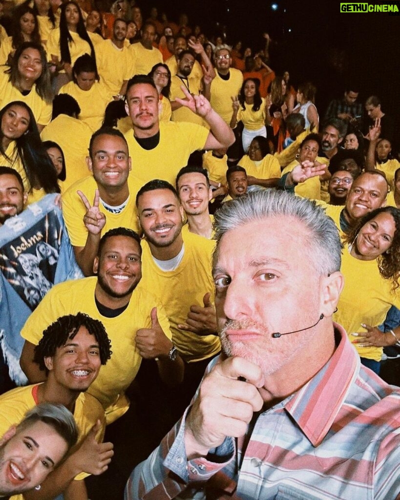 Luciano Huck Instagram - Obrigado, obrigado, obrigado. Pela confiança de todos, em especial a @joaoaugustoliberato, @joaosilva e suas famílias. Que programa especial. Muito feliz por poder homenagear o Gugu e o Fausto. Dois ícones da televisão brasileira e que marcaram a minha vida e a de tantas gerações. 👏👏