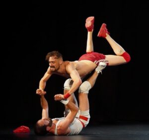 Luciano Rosso Instagram - Di nuovo sul palcoscenico!!!
@unpoyorojo a Bergamo 🐔❤️ 
Domani partiamo a Milano @teatrofrancoparenti 🇮🇹 ❤️
📸 Hermes Gaido 
@alfonso.baronn