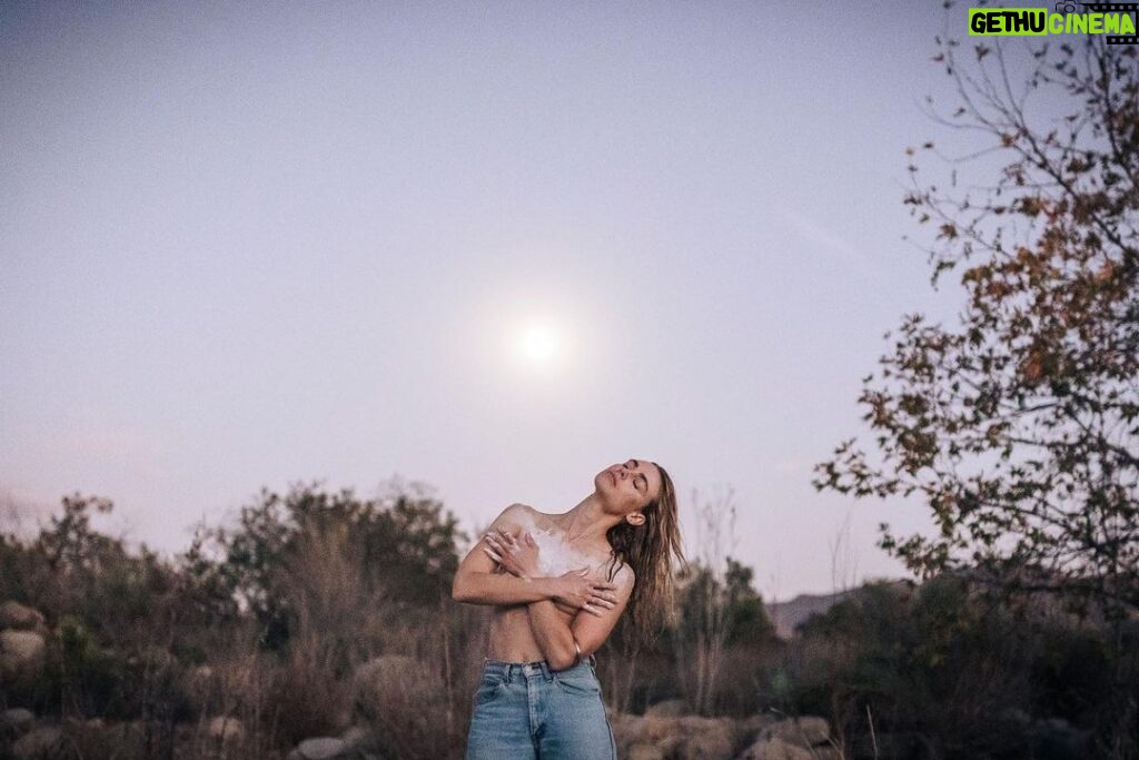 Lucy Fry Instagram - Every woman has a story of resilience. Like the moon, who travels through darkness to become full again.