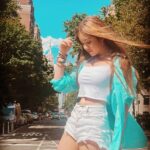 Lucy Paez Instagram - Hello, City 🍎🚕🗽… You’re Looking Gorgeous Today !! ♥️💙♥️ ▪️ ▪️ ▪️ #newyork #empirestatebuilding #younghollywood #actresslife #mylifestyle #tweenfashion #fashionphotography #lucypaezofficial