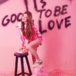 Lucy Paez Instagram - It’s Good To Be 💗🖤💗… In Love ! ✨💕✨ ▪️ ▪️ ▪️ #valentines #ifeelgood #inlove #hellyeah #thedaughter #happyvalentinesday #feelinggood #fashionstyle #pinklove #younghollywood #actresslife #mylifestyle #tweenfashion #fashionphotography #makeithappen #yougotthisgirl #hereicome #followyourdreams #shinebright #mymagicalmoments #lucypaezofficial