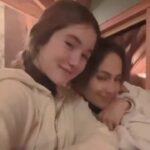Lucy Paez Instagram - Posted @withregram • @jlomovies Jennifer & her costar Lucy Paez (She plays her daughter in the upcoming Netflix movie The Mother) having dinner after a long day of filming in British Colombia 💫💫 📸 @lucypaezofficial #jlo #jenniferlopez @jlo @lucypaezofficial #themother #themotherfilm #jlovaxlivechallenge #inthemorningchallenge #wodoutfitcheck #worldofdanceagain #jlochallenge #ramona #onthe6 #secondact #allihave