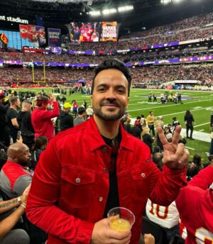 Luis Fonsi Instagram - Super Bowl 🔥🔥🔥