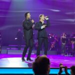 Luis Fonsi Instagram – No es nada fácil cantar una canción de @laurapausini y mucho menos frente a ella! Que mucho me disfruté cantar con mi hermano @davidbisbal, celebrar tu trayectoria y verte feliz en este gran homenaje que te ha hecho la academia @latingrammys. Que suerte tengo de llamarte amiga… Te quiero y estoy orgulloso de ti 🙌🏼❤️ #PersonOfTheYear Latin Grammy, Sevilla