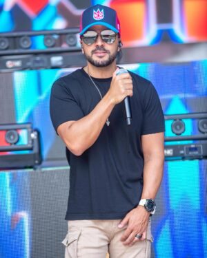Luis Fonsi Instagram - Esta noche lo voy a dejar TODO en Caracas…TODO! Nos vemos en un rato ❤️🇻🇪🔥 #Soundcheck 🎤
