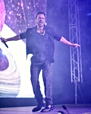 Luis Fonsi Instagram - Lo que vivimos anoche fue demasiado emocionante, wow ❤️. Gracias Caracas, gracias por tanto! 
Valencia, te veo en un rato 🔥🇻🇪

📷: @gabrielsolan
