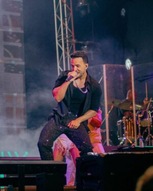 Luis Fonsi Instagram - Lo que vivimos anoche fue demasiado emocionante, wow ❤️. Gracias Caracas, gracias por tanto! 
Valencia, te veo en un rato 🔥🇻🇪

📷: @gabrielsolan