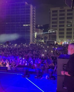 Luis Fonsi Instagram - Lo que vivimos anoche fue demasiado emocionante, wow ❤️. Gracias Caracas, gracias por tanto! 
Valencia, te veo en un rato 🔥🇻🇪

📷: @gabrielsolan