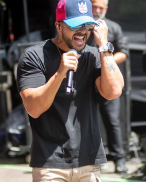 Luis Fonsi Instagram - Esta noche lo voy a dejar TODO en Caracas…TODO! Nos vemos en un rato ❤️🇻🇪🔥 #Soundcheck 🎤