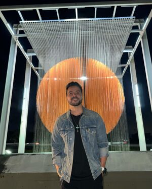 Luis Fonsi Instagram - Llegamos a Venezuela!!! La alegría, la emoción y el amor que siento ahora mismo es inexplicable. Mañana cantamos en Caracas y el sábado en Valencia. No puedo creer que han pasado 12 años. A darlo todo se ha dicho ❤️🇻🇪