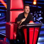 Luis Fonsi Instagram - Hoy es día de @lavozantena3 Dejen su corazón si son del #TeamFonsi ❤️ 📷: @robertosastrephoto