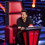 Luis Fonsi Instagram - Hoy es día de @lavozantena3 Dejen su corazón si son del #TeamFonsi ❤️ 📷: @robertosastrephoto