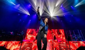 Luis Fonsi Instagram - Lo de anoche fue… demasiado! Honestamente no tengo palabras. 1er show de la gira, sold out Wizink Center, Madrid on 🔥, celebrando 25 años de sueños cumplidos. Gracias… Los amo tanto!