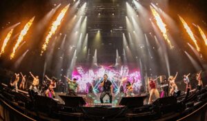 Luis Fonsi Instagram - Lo de anoche fue… demasiado! Honestamente no tengo palabras. 1er show de la gira, sold out Wizink Center, Madrid on 🔥, celebrando 25 años de sueños cumplidos. Gracias… Los amo tanto!