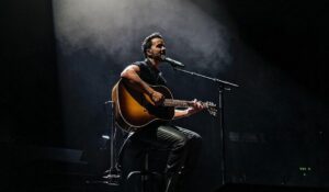 Luis Fonsi Instagram - Lo de anoche fue… demasiado! Honestamente no tengo palabras. 1er show de la gira, sold out Wizink Center, Madrid on 🔥, celebrando 25 años de sueños cumplidos. Gracias… Los amo tanto!