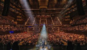 Luis Fonsi Instagram - Lo de anoche fue… demasiado! Honestamente no tengo palabras. 1er show de la gira, sold out Wizink Center, Madrid on 🔥, celebrando 25 años de sueños cumplidos. Gracias… Los amo tanto!
