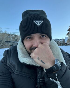 Luis Fonsi Instagram - Frío frío, como el agua del rio… ❄️