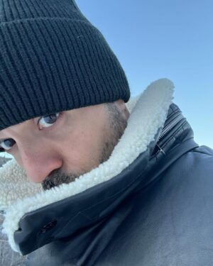 Luis Fonsi Instagram - Frío frío, como el agua del rio… ❄️