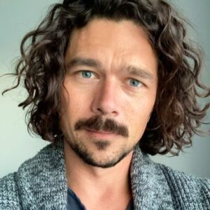 Luke Arnold Instagram - Hey there everyone going to @supanovaexpo Sydney. I’m so bloody shattered that I won’t be able to make it.
Look after @tobymschmitz for me (it’s his first time). 
Party hard. Have fun. I’ll see you at the next one x x x x 🏴‍☠️