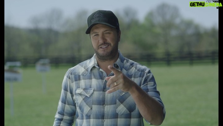 Luke Bryan Instagram - My partners @bayerus and @krogerco help us keep our energy high while on the farm, y’all better bring yours too! See y’all tonight! #BayerPartner #HerestotheFarmer